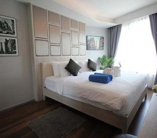 6-Ave Surin Apartment