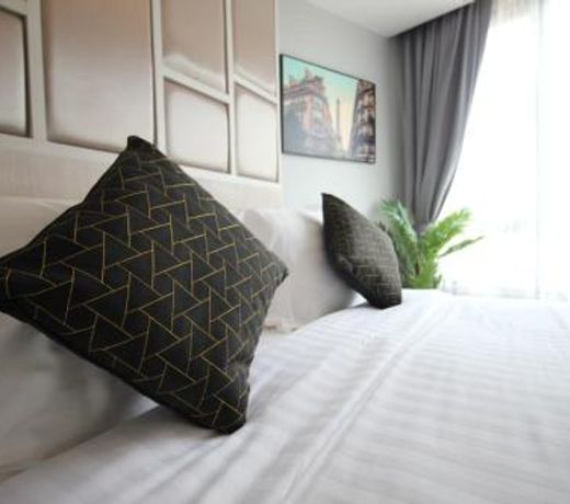 6-Ave Surin Apartment