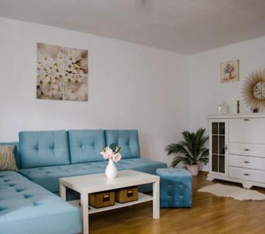 Collosal Apartment with Garden