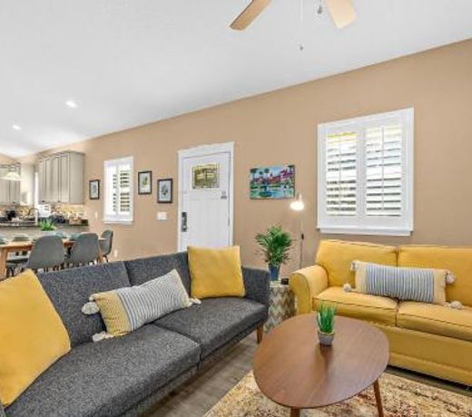 Citrus Hideaway - Steps to City Center