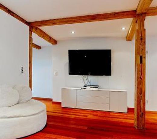 Presidental Suite Apartment by Livingdowntown