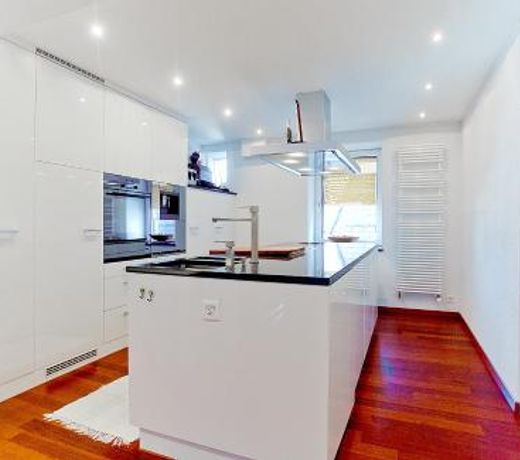 Presidental Suite Apartment by Livingdowntown