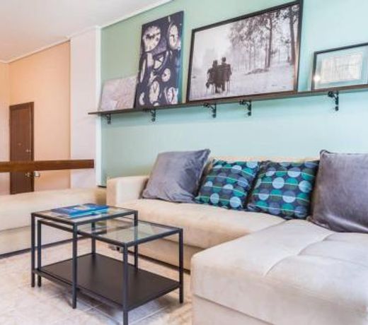 Sunny apartment with 2 bedrooms and Garden