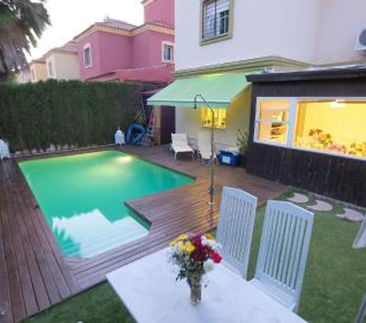Villa with 4 bedrooms in Tomares with private pool enclosed garden and WiFi