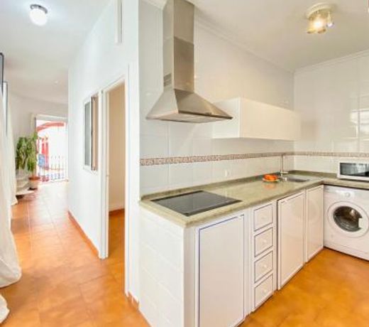 Comfortable studio old town, parking optional