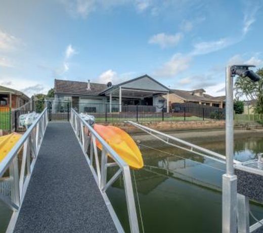 IDYLLIC WATER FRONT HOUSE