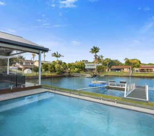 IDYLLIC WATER FRONT HOUSE