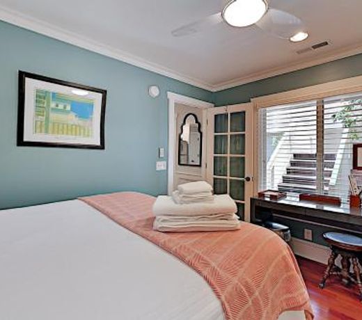 Super-Chic Riverside Condo - 2 Blocks from Water condo