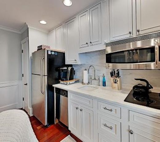 Super-Chic Riverside Condo - 2 Blocks from Water condo