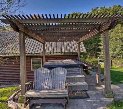 Rustic Dundee Log Cabin with Hot Tub and Forest Views!