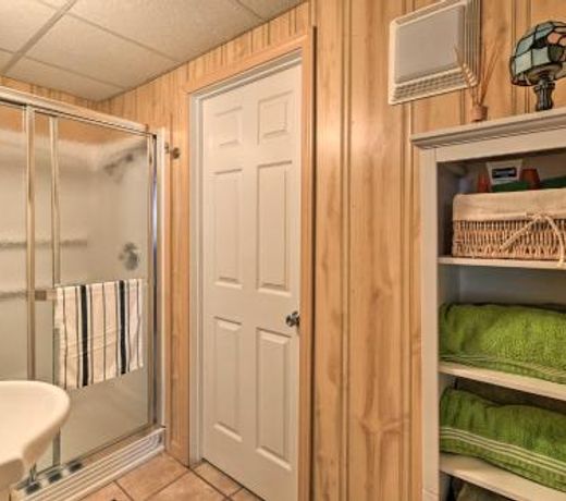 Warm and Inviting Home, Steps to Lake Kosh Fun!