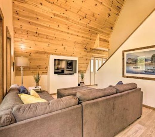 Rock River Waterfront Cabin Dock and Game Room!