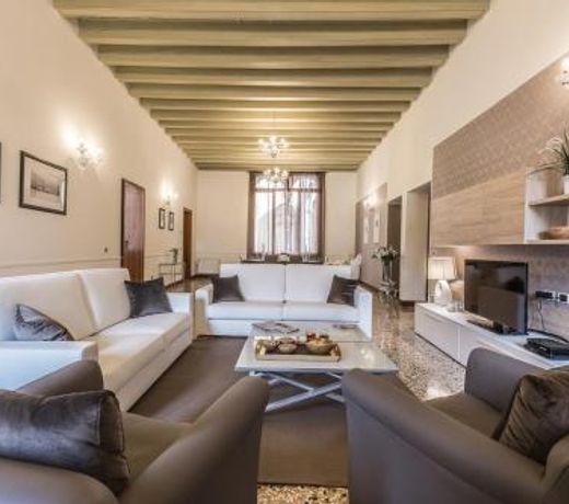 Ca' del Monastero 4 Collection Apartment up to 8 Guests with Lift