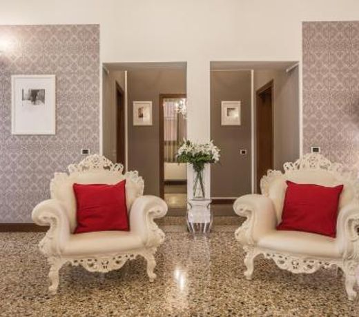 Ca' del Monastero 4 Collection Apartment up to 8 Guests with Lift