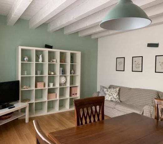 Claraâs place
