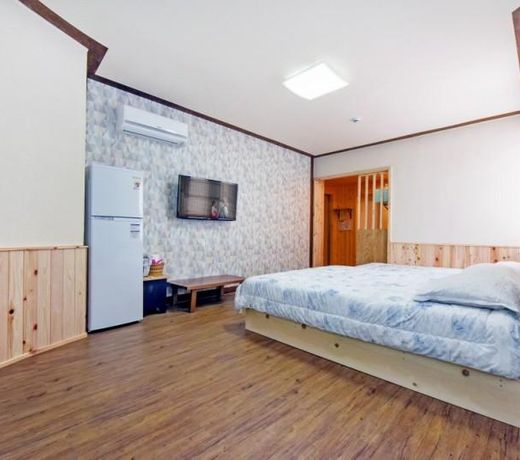 Goseong Hayanpado Pension