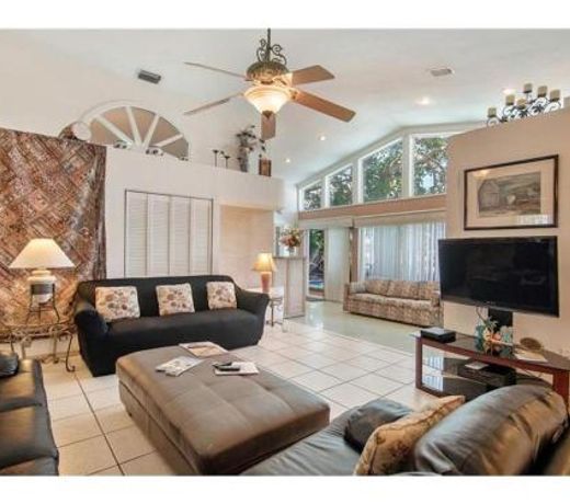 Affordable Beach Condos -Three Bed 3 Bath House home