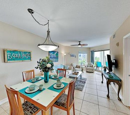 Latitude Adjustment - Pool, Hot Tub, Walk to Beach condo