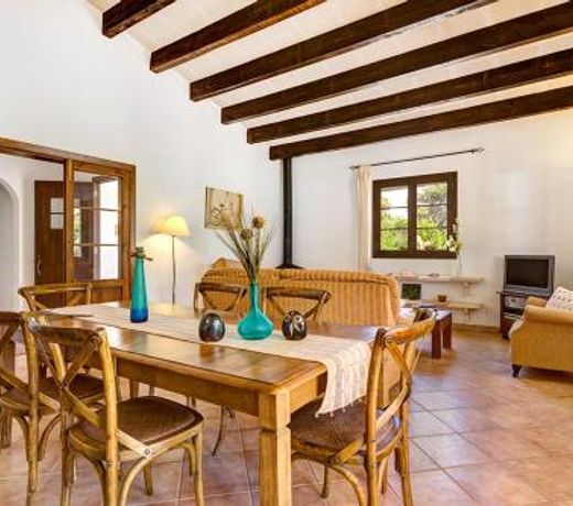 Casa con jardin y piscina - MORELL ONZE