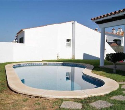 Villa with private pool, spacious garden & BBQ
