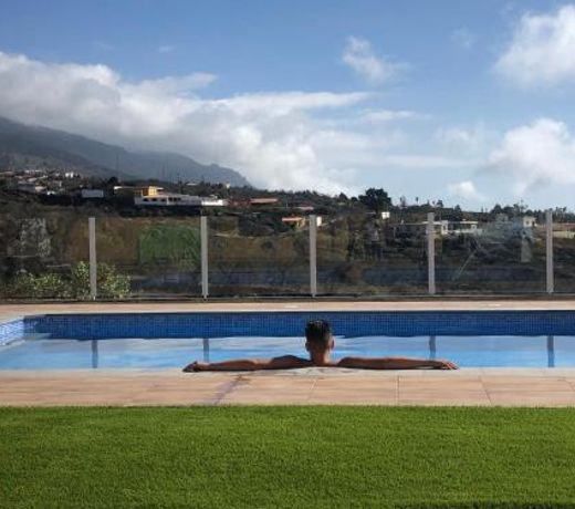 Con Piscina, Vistas, WiFi, AC y Calefaccion