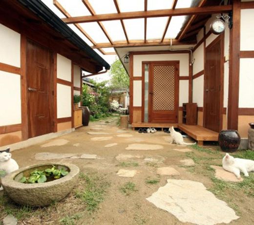 Jeonju Gyodong Baekjak Hanok Stay