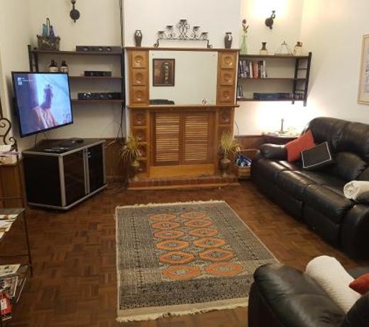 Barossa Glen ~ Henri's Cottage ~ Bed & Breakfast