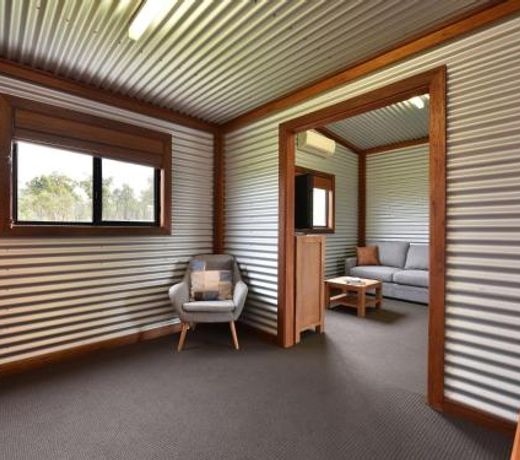 Kelman Cottage - tucked away with pool + native wildlife