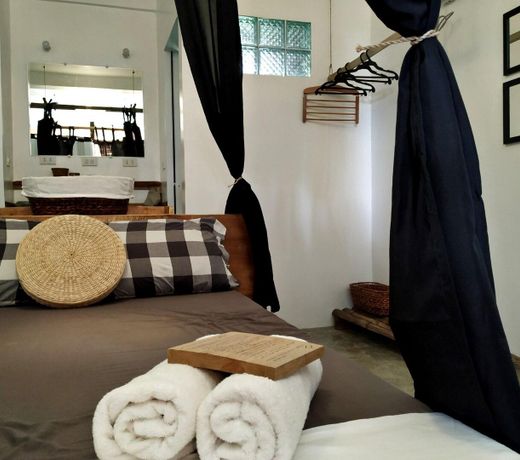 Tarzan's Suite(front beach property)DOT accredited