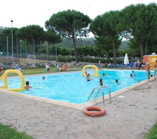 Attractive Chalet in Bracciano with Swimming Pool