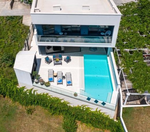 Exclusive Villa Mative