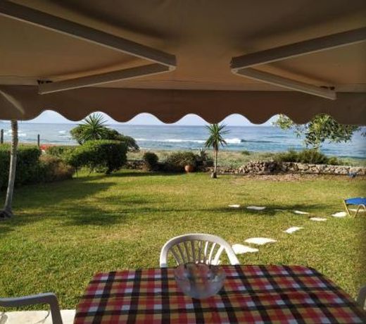 Menigos 57 seafront with garden