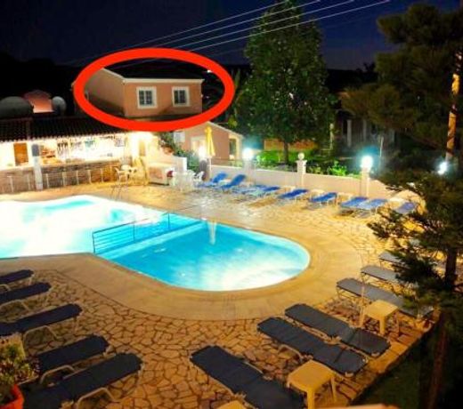 Asteraki Poolside Apartment