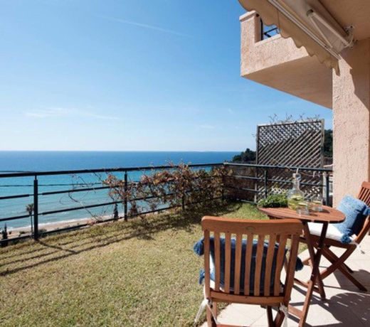 BR Suite | Glyfada Beach Sea View Apartments