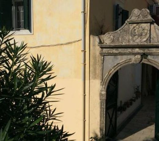 Traditional House in Kouramades