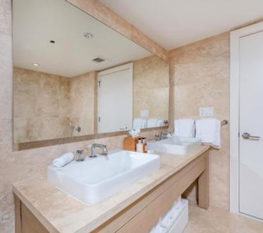 Oceanfront Private Condo at 1 Hotel & Homes -1019