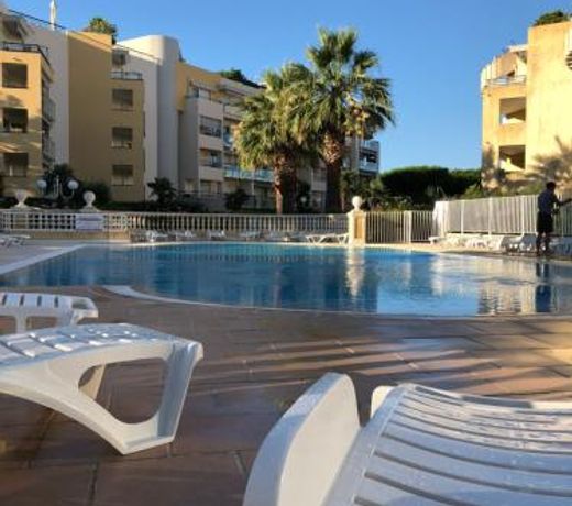 Front beach Luxury near Nice airport