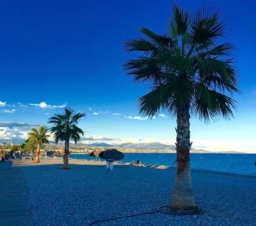 Front beach Luxury near Nice airport