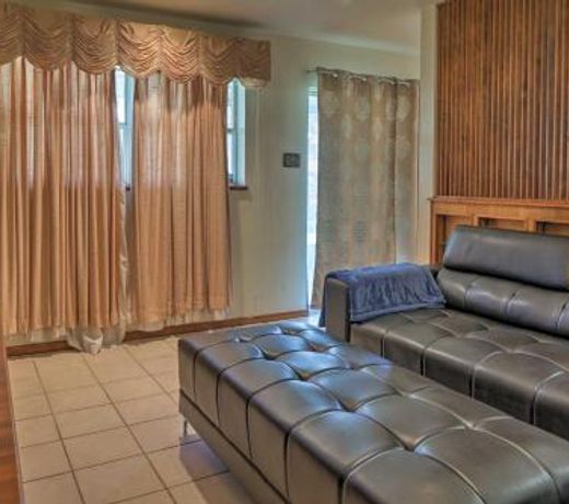 Laredo Guest Home with Yard-4 Mi to Lake Casa Blanca