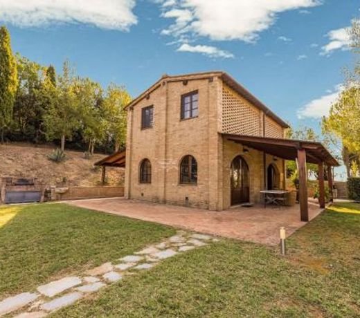 Cozy Cottage in Castelnuovo Berardenga with Swimming Pool