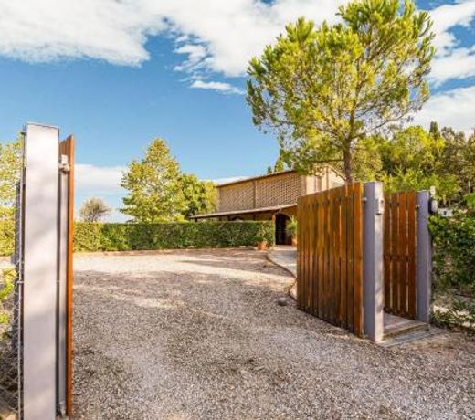 Cozy Cottage in Castelnuovo Berardenga with Swimming Pool