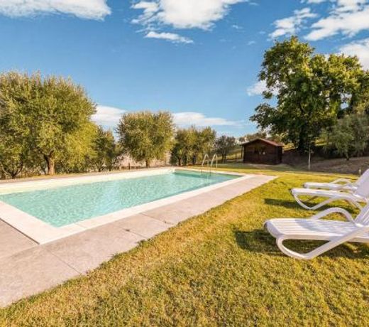 Cozy Cottage in Castelnuovo Berardenga with Swimming Pool