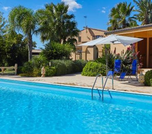 Marinella Villa Sleeps 8 Pool Air Con WiFi