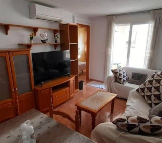 Cozy Holiday @ 3BR Apt Near Beach Promenade!