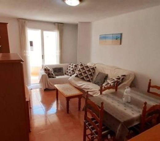 Cozy Holiday @ 3BR Apt Near Beach Promenade!