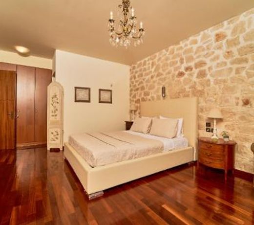 Lila's Luxury Villa