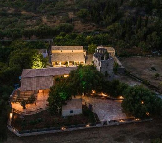 Flabouriaris Estate