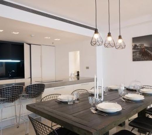 High Class Condo at Marina by FeelHome