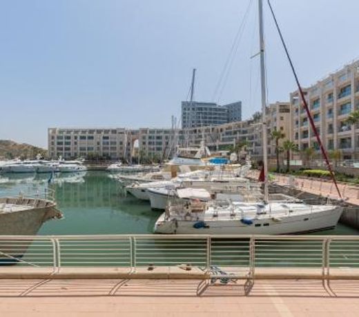 High Class Condo at Marina by FeelHome