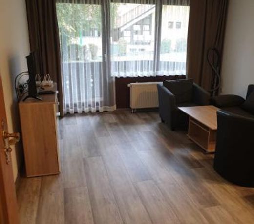 Voll mobiliertes Ferienwohnung neben Schon-Klinik auch fur Monteuere geeignet